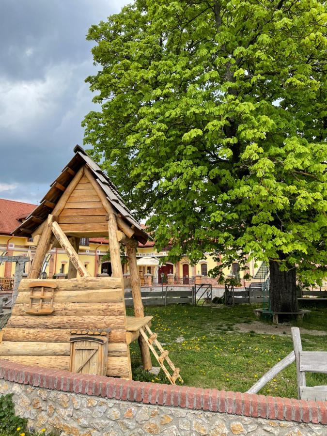 Kastely Grof Zichy Hotel Haniska Exterior foto